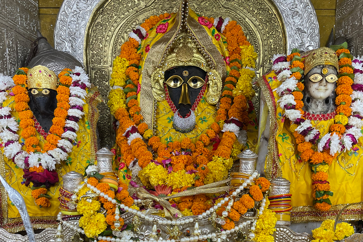 Bangla mukhi puja with nine planetary deities arranged in mandala